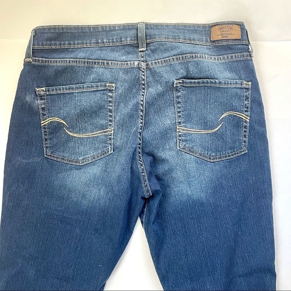 Signature by Levi Strauss & Co. Gold Totally Shaping Straight Leg Jeans 18L - Picture 8 of 9